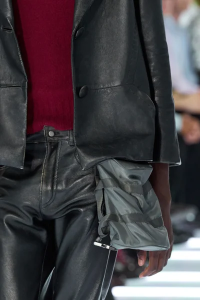 Look 48